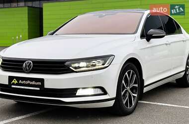 Седан Volkswagen Passat 2018 в Києві