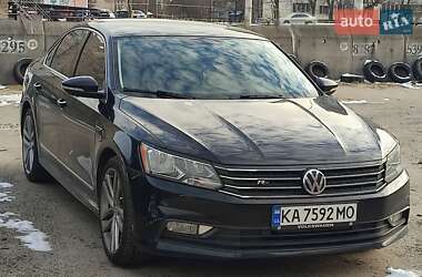 Седан Volkswagen Passat 2016 в Киеве