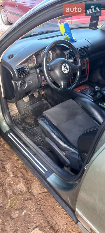 Седан Volkswagen Passat 2002 в Хмельнике