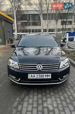 Седан Volkswagen Passat 2012 в Днепре