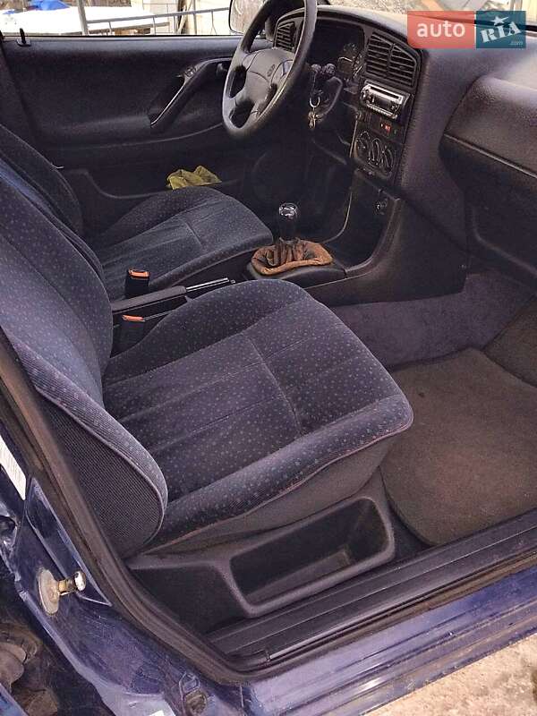Седан Volkswagen Passat 1994 в Києві