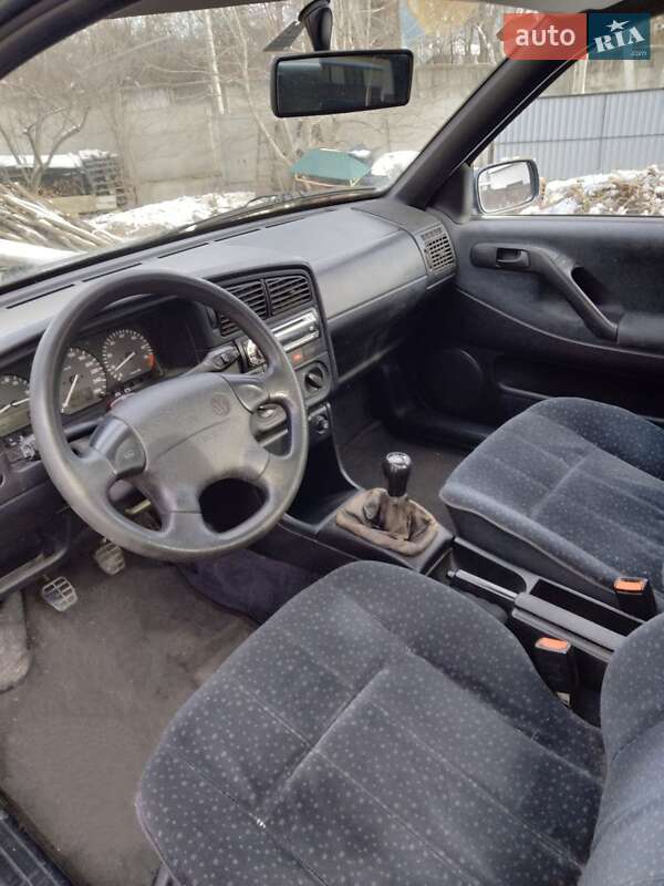 Седан Volkswagen Passat 1994 в Києві