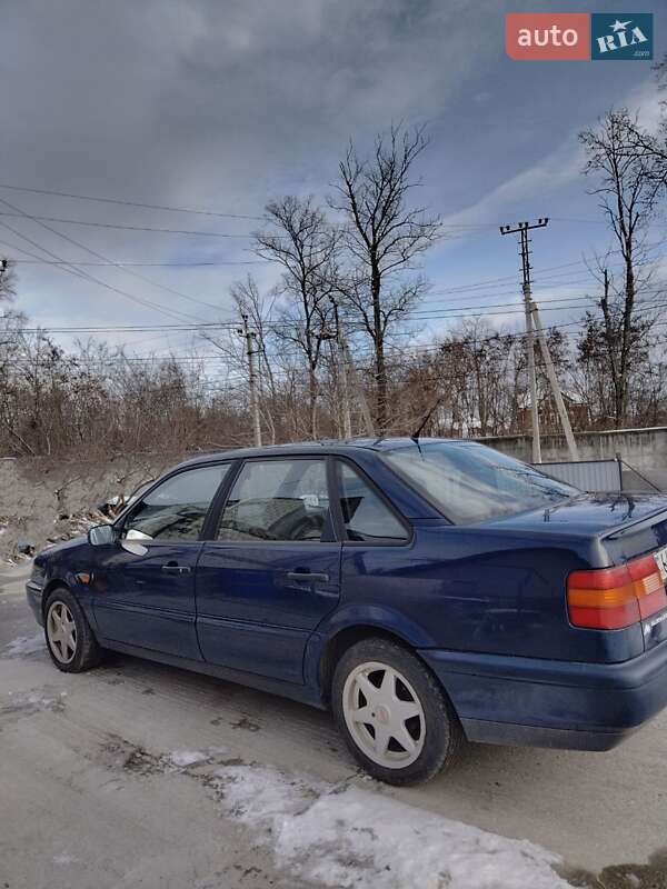 Седан Volkswagen Passat 1994 в Києві