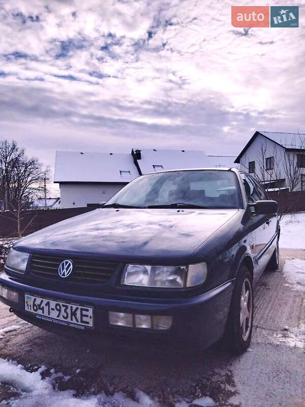 Седан Volkswagen Passat 1994 в Києві