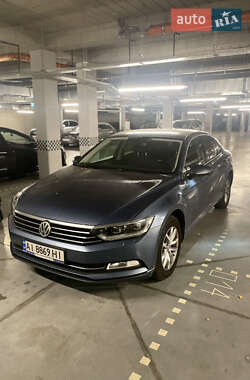 Седан Volkswagen Passat 2015 в Києві