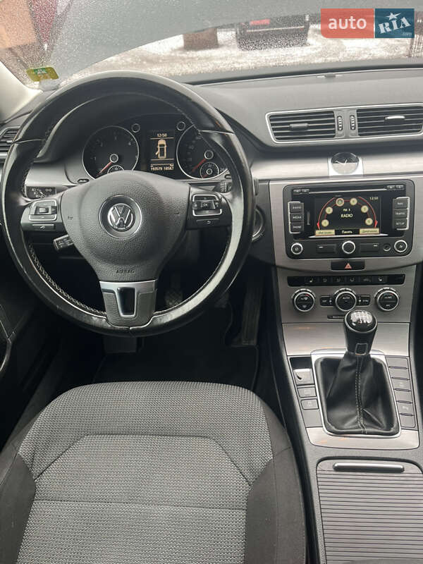 Универсал Volkswagen Passat 2014 в Ровно