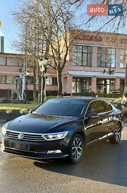 Седан Volkswagen Passat 2019 в Звягеле