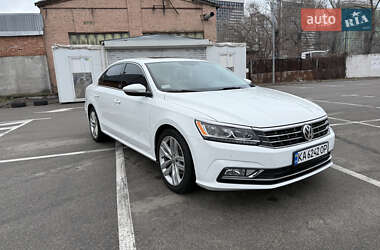 Седан Volkswagen Passat 2017 в Киеве