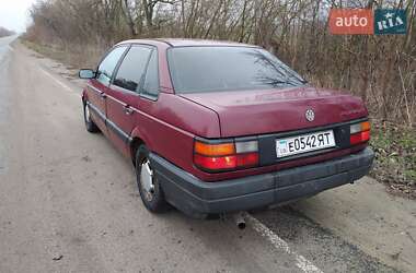 Седан Volkswagen Passat 1990 в 