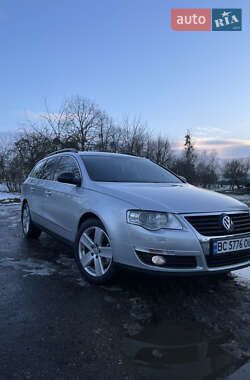 Універсал Volkswagen Passat 2010 в Золочеві