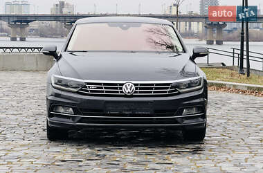 Седан Volkswagen Passat 2018 в Киеве