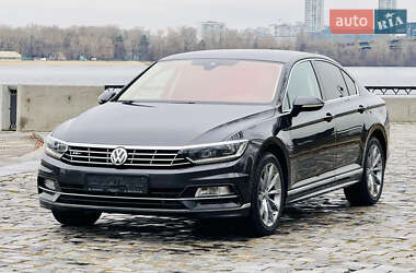 Седан Volkswagen Passat 2018 в Киеве