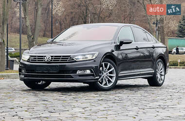 Седан Volkswagen Passat 2018 в Киеве