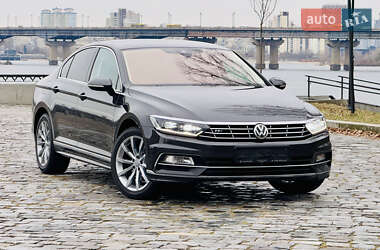 Седан Volkswagen Passat 2018 в Киеве