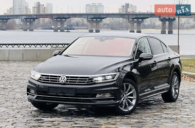 Седан Volkswagen Passat 2018 в Киеве