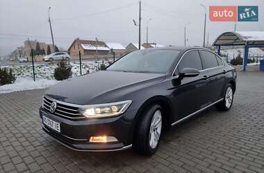 Седан Volkswagen Passat 2017 в Мукачевому