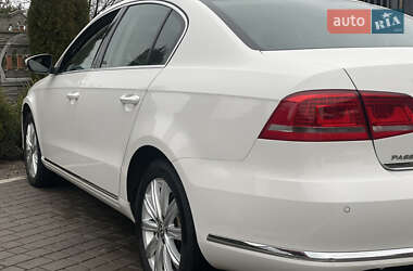 Седан Volkswagen Passat 2013 в Олевську