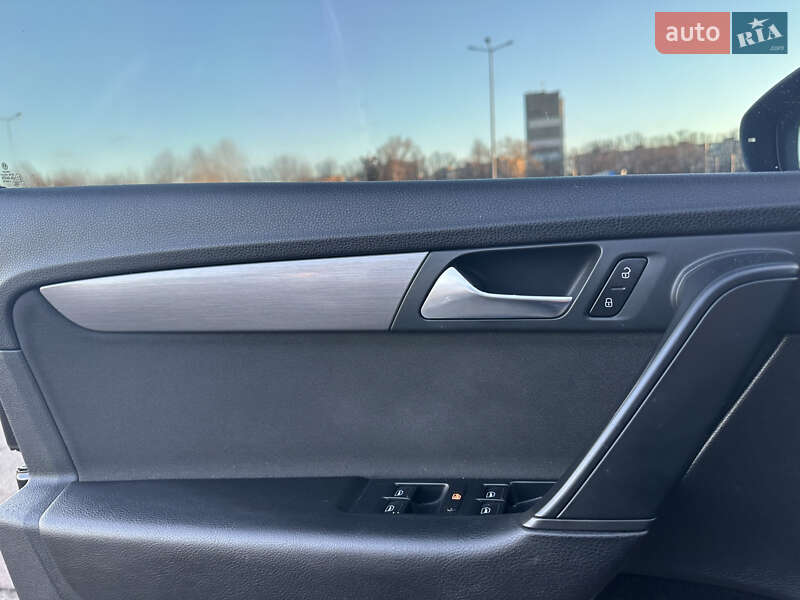 Универсал Volkswagen Passat 2011 в Киеве