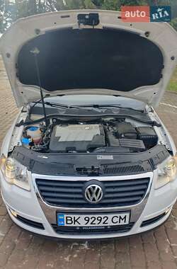 Седан Volkswagen Passat 2009 в Рівному