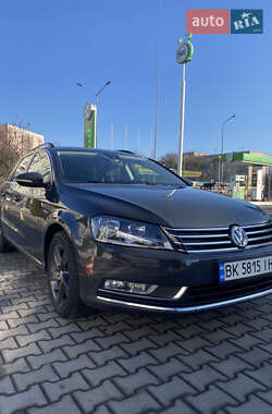 Універсал Volkswagen Passat 2012 в Рівному