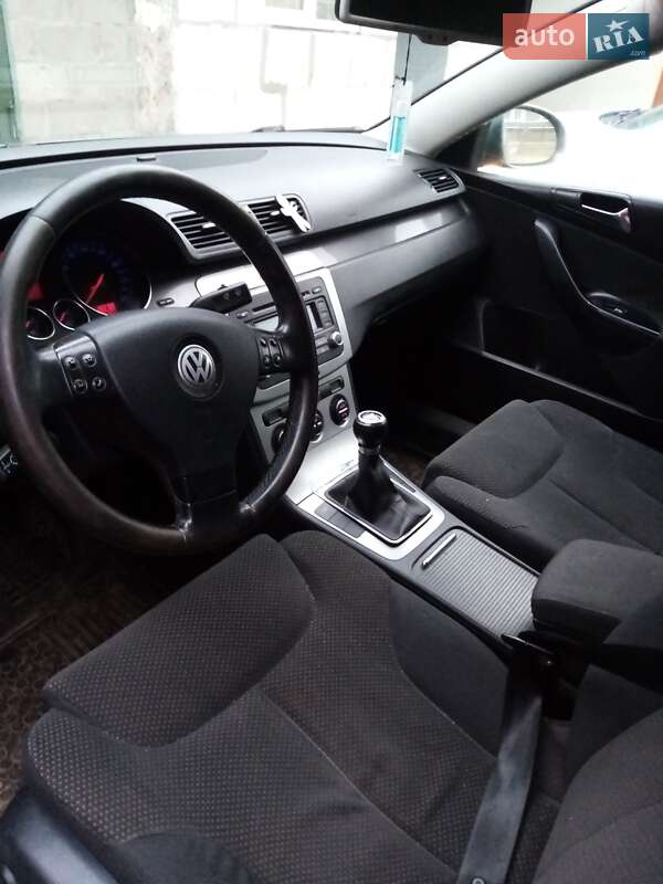 Седан Volkswagen Passat 2005 в Луцке