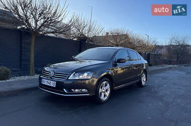 Седан Volkswagen Passat 2013 в Хмельницькому