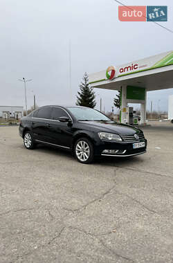 Седан Volkswagen Passat 2014 в Житомирі