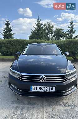 Седан Volkswagen Passat 2016 в Киеве