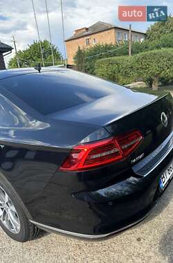 Седан Volkswagen Passat 2016 в Киеве