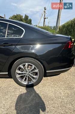 Седан Volkswagen Passat 2016 в Киеве