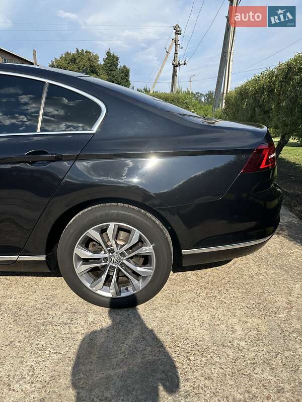 Седан Volkswagen Passat 2016 в Києві
