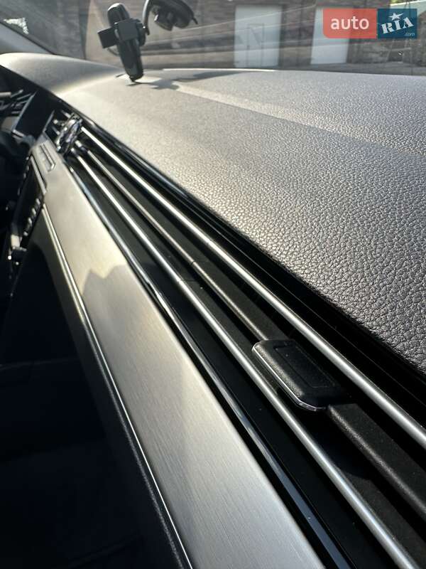 Седан Volkswagen Passat 2016 в Києві