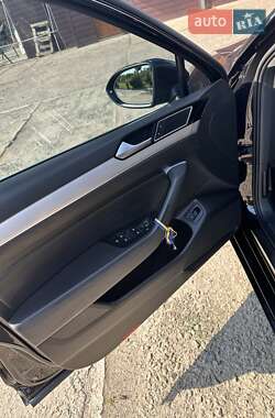 Седан Volkswagen Passat 2016 в Киеве