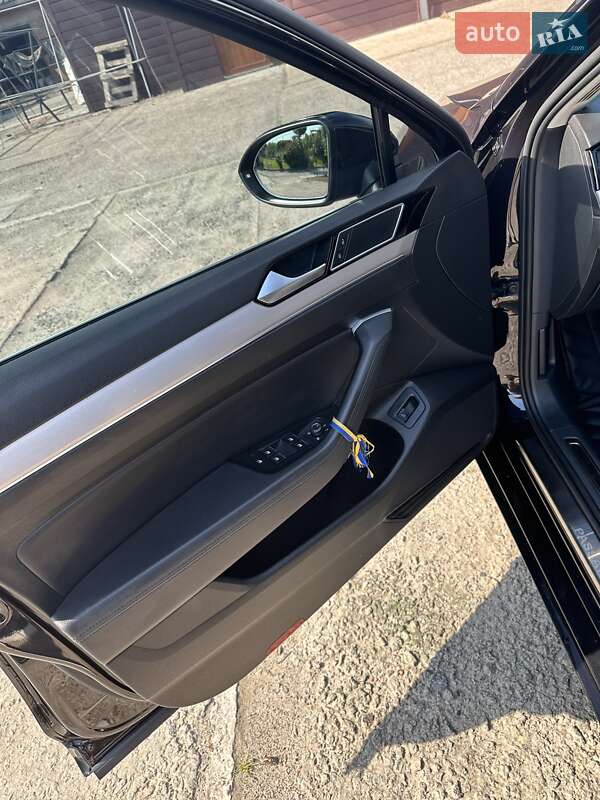 Седан Volkswagen Passat 2016 в Києві