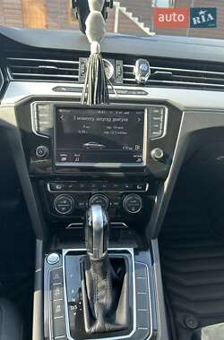 Седан Volkswagen Passat 2016 в Киеве
