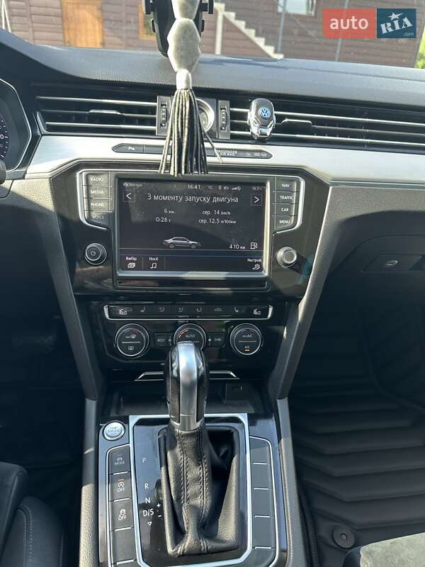 Седан Volkswagen Passat 2016 в Києві