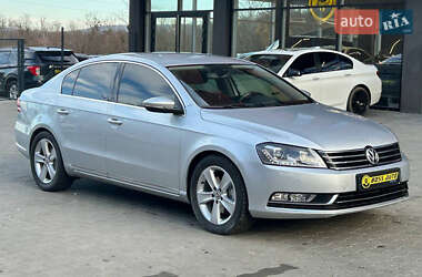 Седан Volkswagen Passat 2013 в Чернівцях