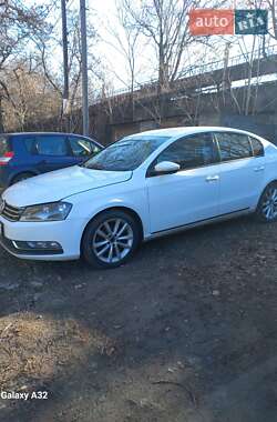 Седан Volkswagen Passat 2011 в Днепре