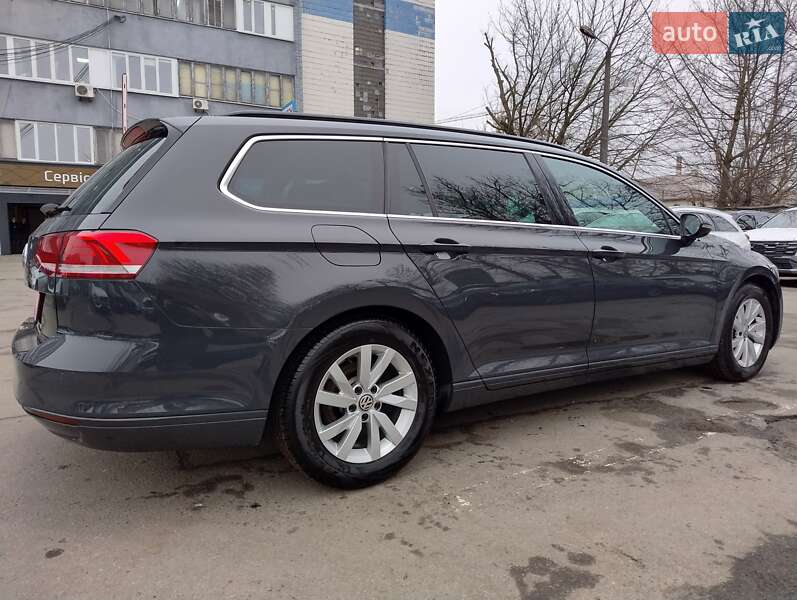 Универсал Volkswagen Passat 2019 в Киеве фото 9 Универсал Volkswagen Passat 2019 в Киеве