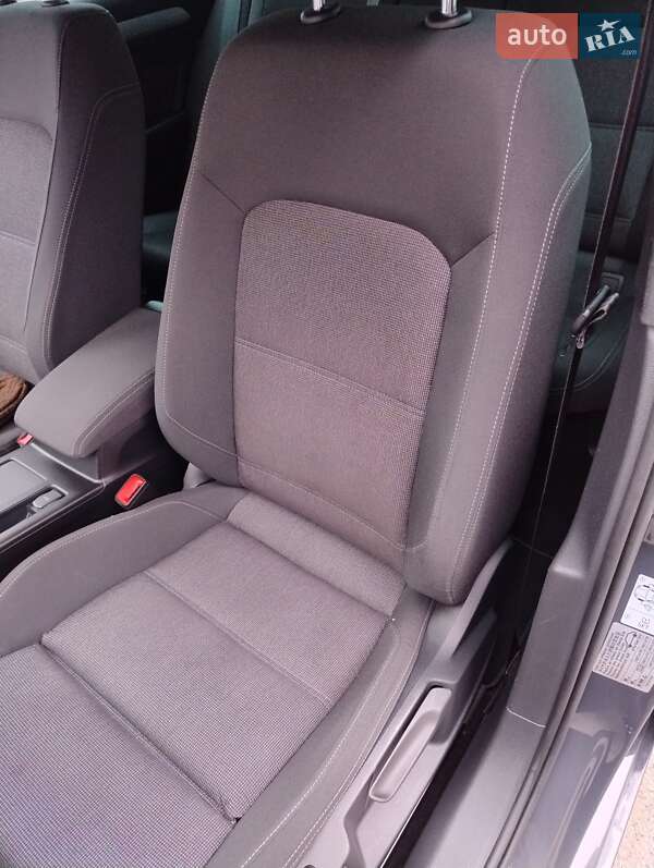 Универсал Volkswagen Passat 2019 в Киеве фото 22 Универсал Volkswagen Passat 2019 в Киеве