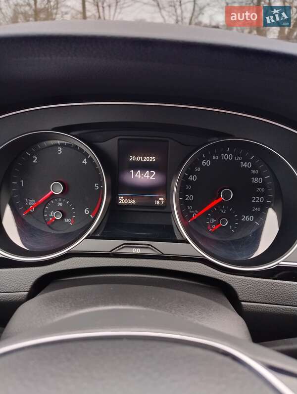 Универсал Volkswagen Passat 2019 в Киеве фото 40 Универсал Volkswagen Passat 2019 в Киеве