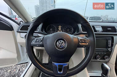 Седан Volkswagen Passat 2014 в Киеве