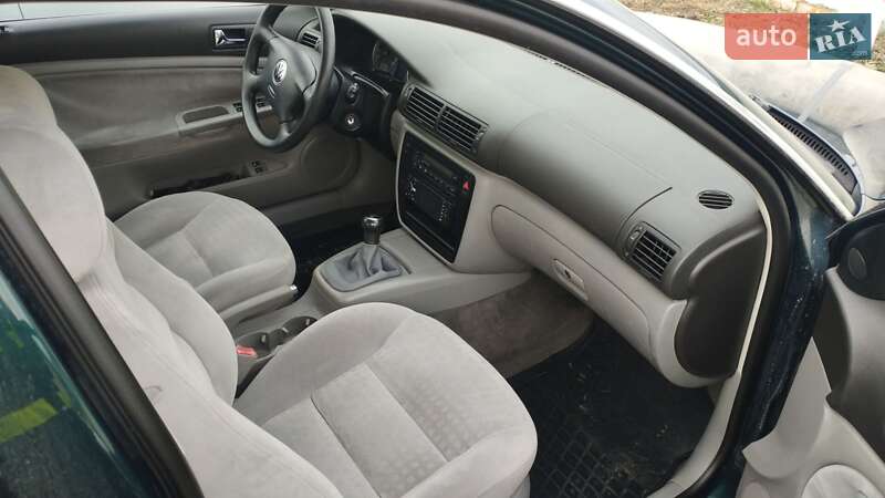 Седан Volkswagen Passat 2002 в Львове