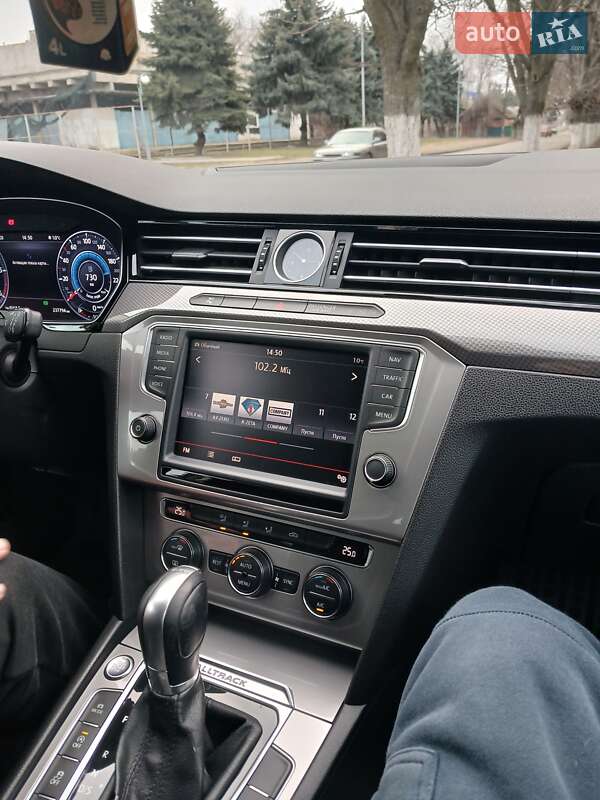 Універсал Volkswagen Passat 2016 в Дніпрі