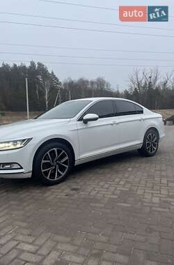 Седан Volkswagen Passat 2017 в Ірпені