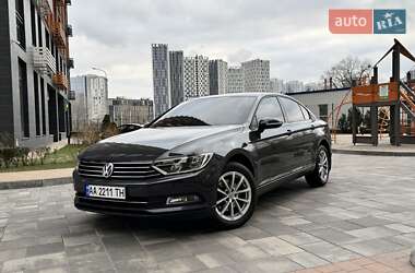 Седан Volkswagen Passat 2018 в Києві