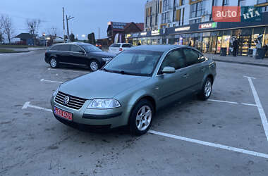 Седан Volkswagen Passat 2002 в Луцьку