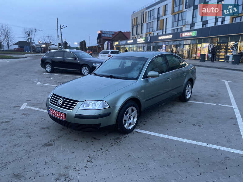 Седан Volkswagen Passat 2002 в Луцьку