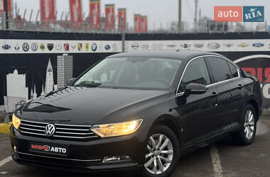 Седан Volkswagen Passat 2016 в Киеве