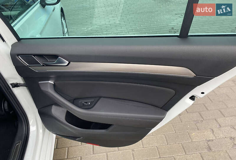 Универсал Volkswagen Passat 2016 в Киеве фото 25 Универсал Volkswagen Passat 2016 в Киеве